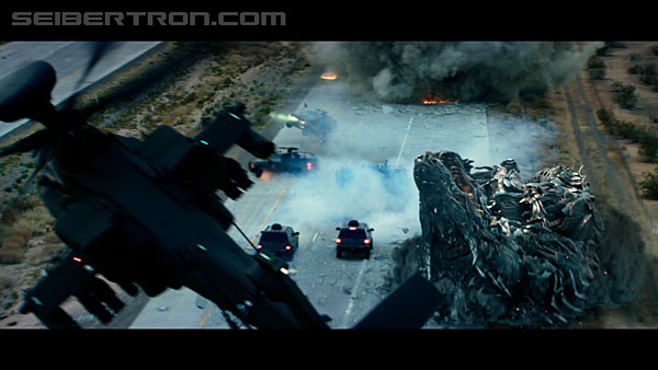 last-knight-trailer-170412-1383.jpg