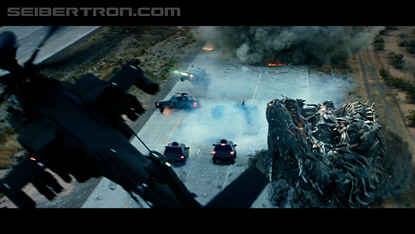 last-knight-trailer-170412-1384.jpg