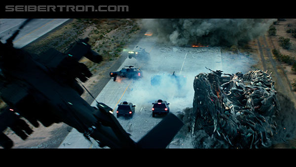 last-knight-trailer-170412-1385.jpg