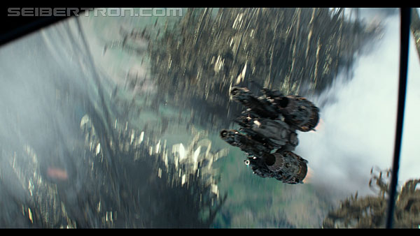 last-knight-trailer-170412-1396.jpg