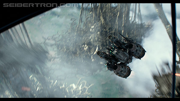 last-knight-trailer-170412-1398.jpg