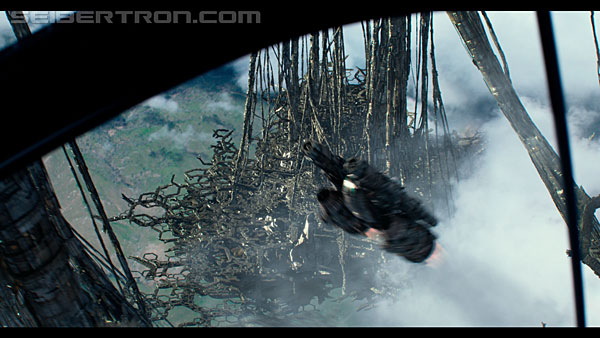 last-knight-trailer-170412-1402.jpg