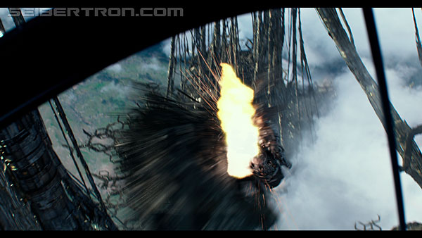 last-knight-trailer-170412-1403.jpg