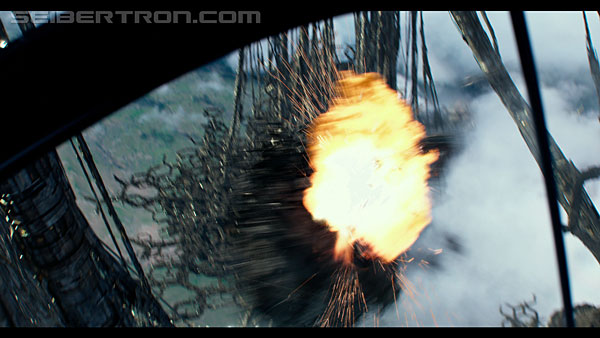 last-knight-trailer-170412-1404.jpg