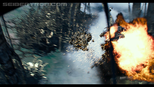 last-knight-trailer-170412-1407.jpg