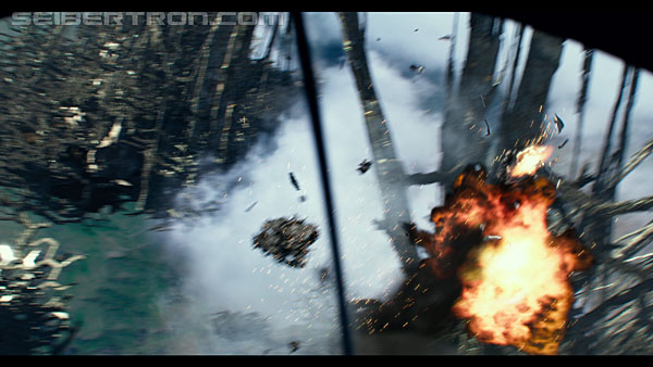 last-knight-trailer-170412-1410.jpg