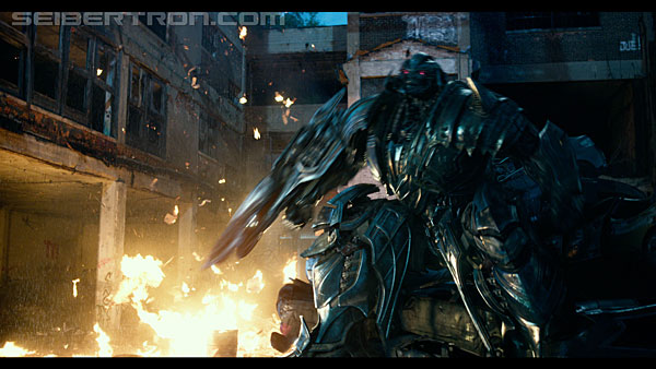last-knight-trailer-170412-1477.jpg