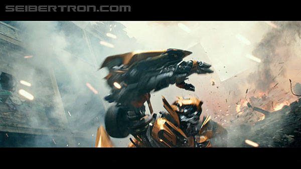 last-knight-international-trailer-170517-0301.jpg