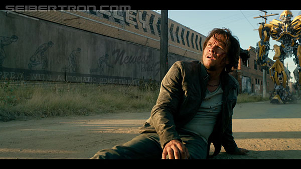 last-knight-international-trailer-170517-0319.jpg