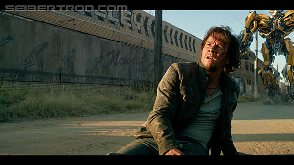 last-knight-international-trailer-170517-0325.jpg