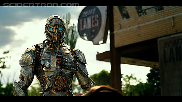 last-knight-international-trailer-170517-0326.jpg
