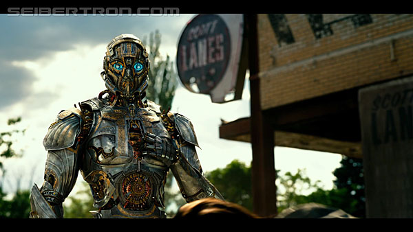 last-knight-international-trailer-170517-0327.jpg