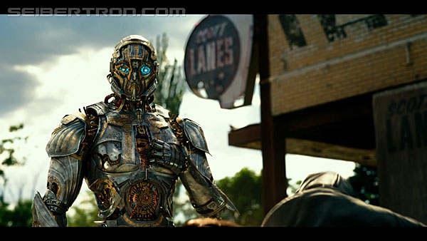 last-knight-international-trailer-170517-0328.jpg