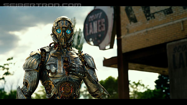 last-knight-international-trailer-170517-0331.jpg