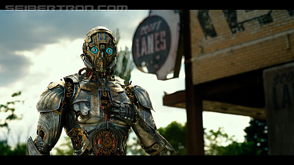 last-knight-international-trailer-170517-0332.jpg