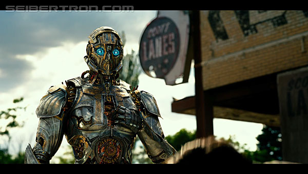 last-knight-international-trailer-170517-0334.jpg