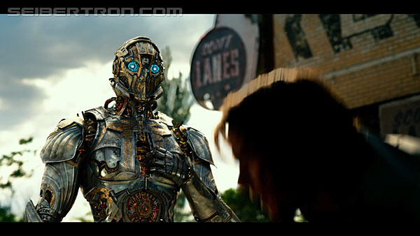 last-knight-international-trailer-170517-0336.jpg