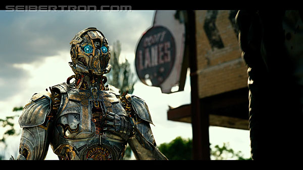 last-knight-international-trailer-170517-0342.jpg