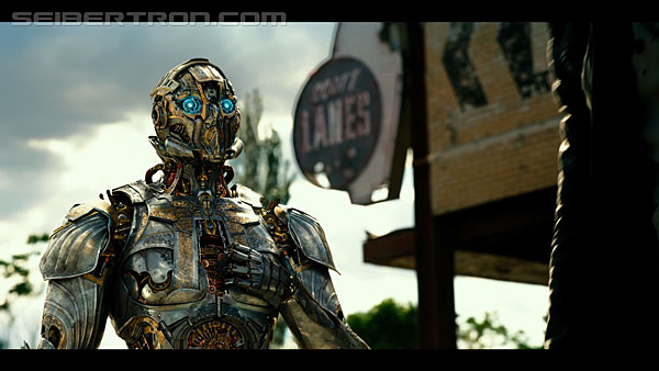 last-knight-international-trailer-170517-0343.jpg