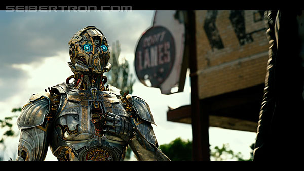 last-knight-international-trailer-170517-0344.jpg