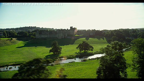 last-knight-international-trailer-170517-0349.jpg