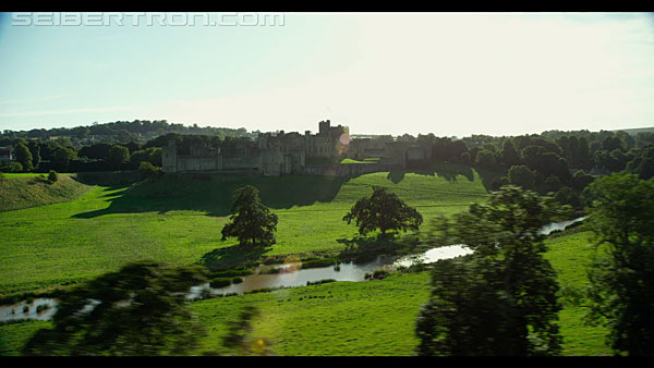last-knight-international-trailer-170517-0350.jpg