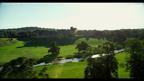 last-knight-international-trailer-170517-0351.jpg