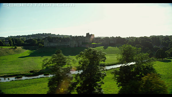 last-knight-international-trailer-170517-0358.jpg