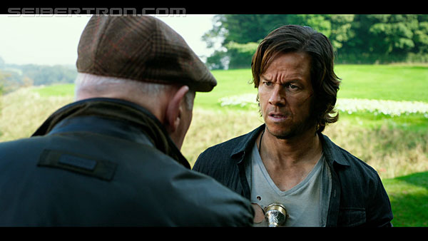 last-knight-international-trailer-170517-0370.jpg