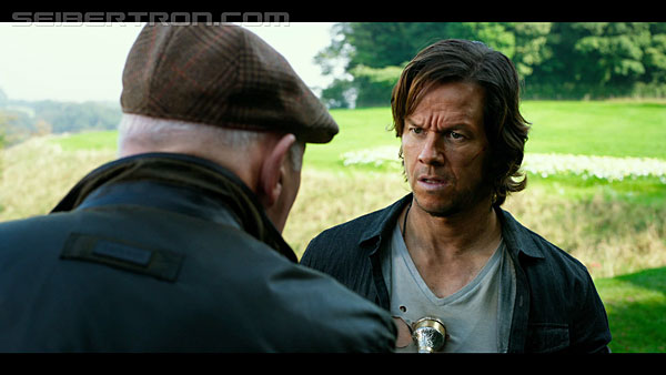 last-knight-international-trailer-170517-0371.jpg