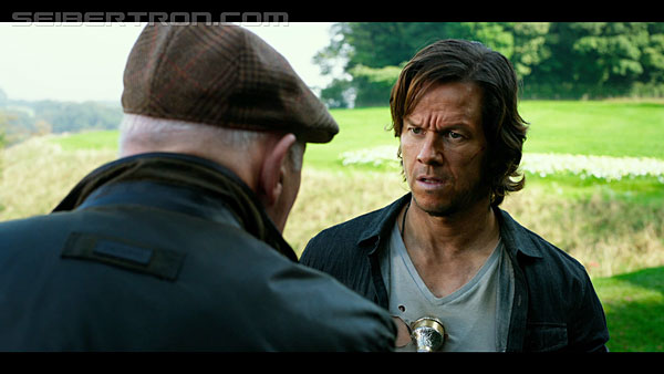 last-knight-international-trailer-170517-0372.jpg