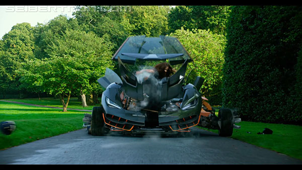 last-knight-international-trailer-170517-0387.jpg