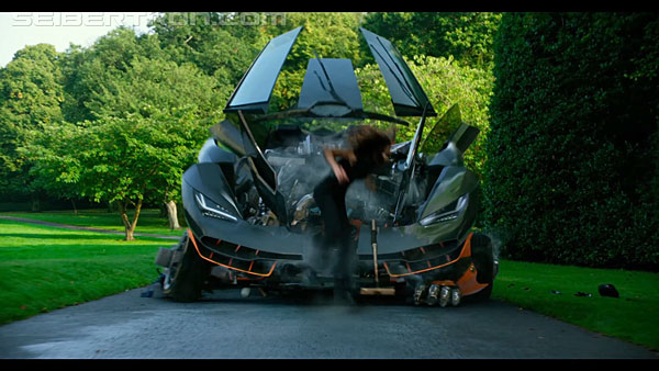 last-knight-international-trailer-170517-0389.jpg