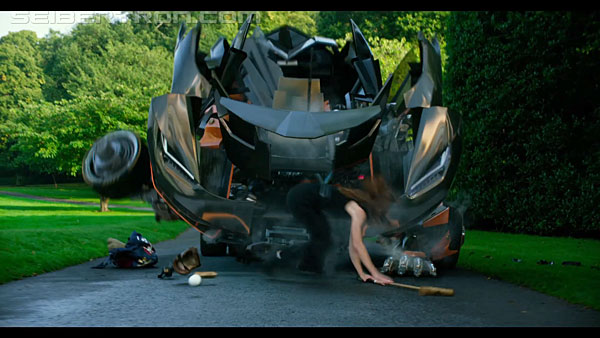 last-knight-international-trailer-170517-0391.jpg