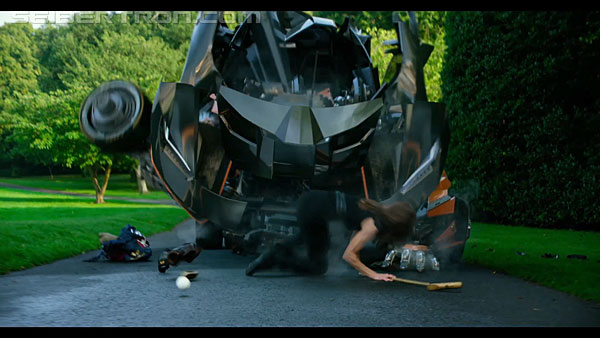 last-knight-international-trailer-170517-0392.jpg