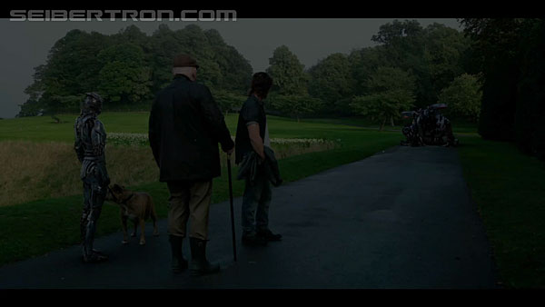 last-knight-international-trailer-170517-0397.jpg