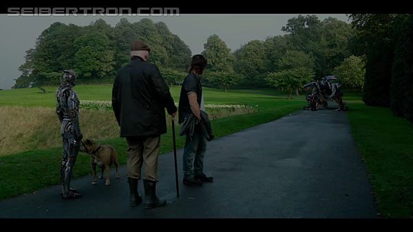 last-knight-international-trailer-170517-0398.jpg