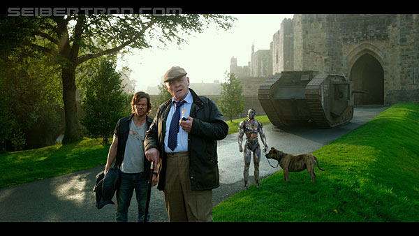 last-knight-international-trailer-170517-0409.jpg