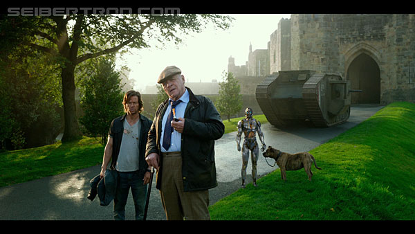 last-knight-international-trailer-170517-0412.jpg