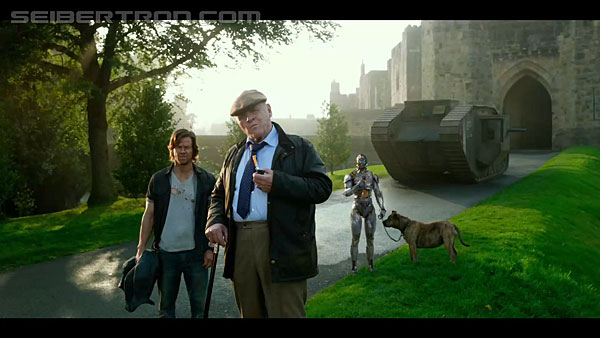 last-knight-international-trailer-170517-0430.jpg