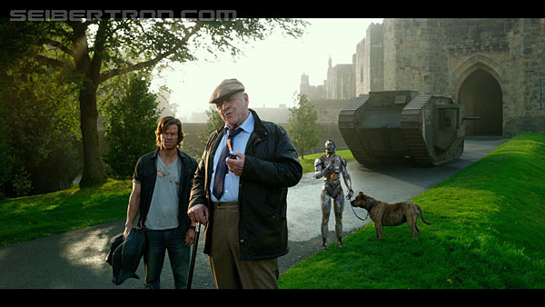 last-knight-international-trailer-170517-0436.jpg