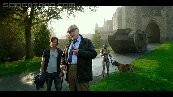 last-knight-international-trailer-170517-0438.jpg