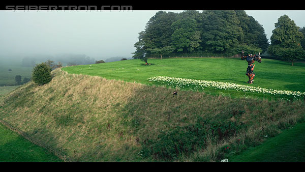 last-knight-international-trailer-170517-0447.jpg