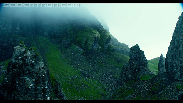 last-knight-international-trailer-170517-0457.jpg