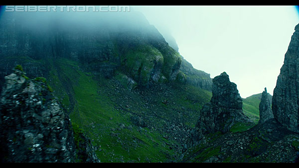 last-knight-international-trailer-170517-0458.jpg