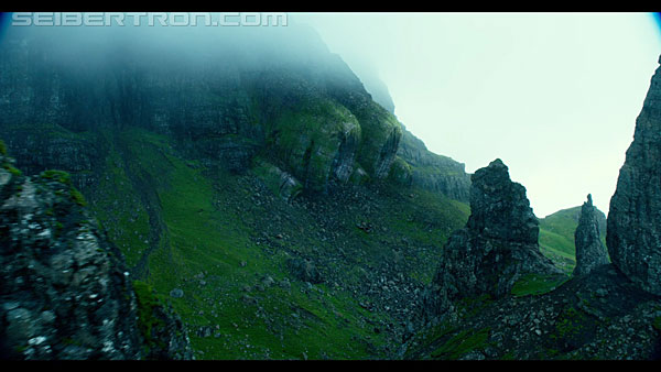 last-knight-international-trailer-170517-0459.jpg