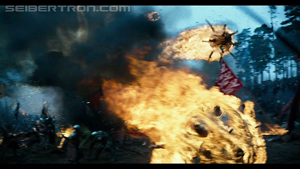 last-knight-international-trailer-170517-0506.jpg