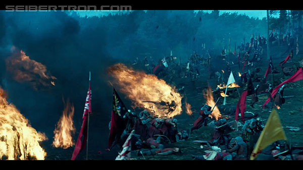 last-knight-international-trailer-170517-0509.jpg