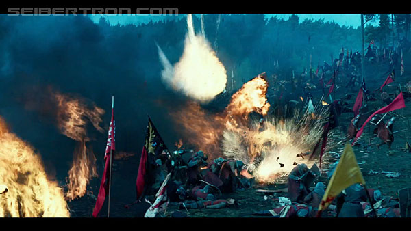 last-knight-international-trailer-170517-0511.jpg