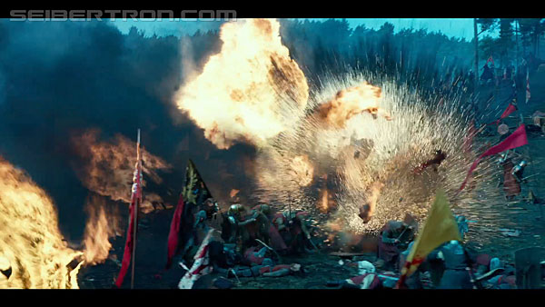 last-knight-international-trailer-170517-0512.jpg